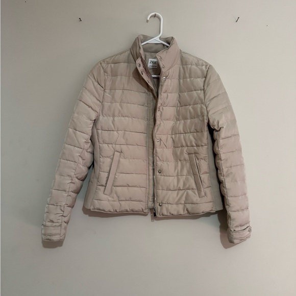 Elegant and fine jacket, ZARA  Cream Puffer with Cropped Fit. NEW WITHOUT TAG. - Picture 3 of 14
